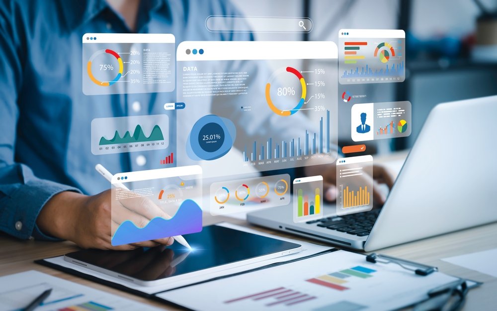 An,Analyst,Uses,A,Computer,And,Dashboard,For,Data,Business